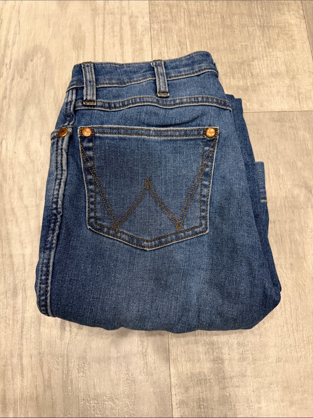 Women's Wide Leg Jeans in Medium Blue Wash 26x34